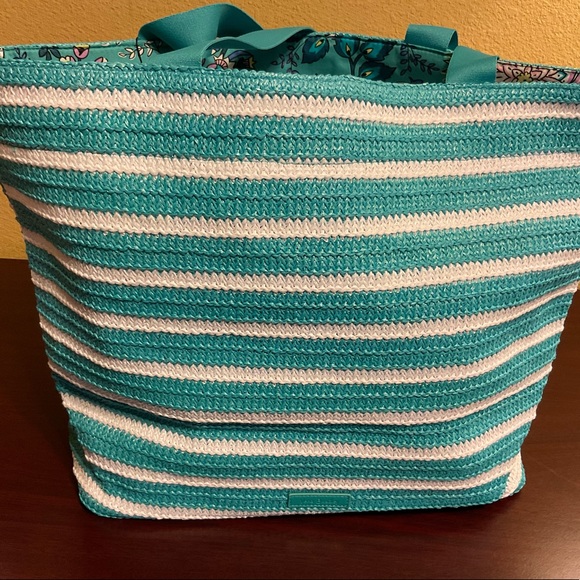 VERA BRADLEY BEACH TOTE! BRAND NEW WITH TAGS!!!!! - Picture 3 of 8